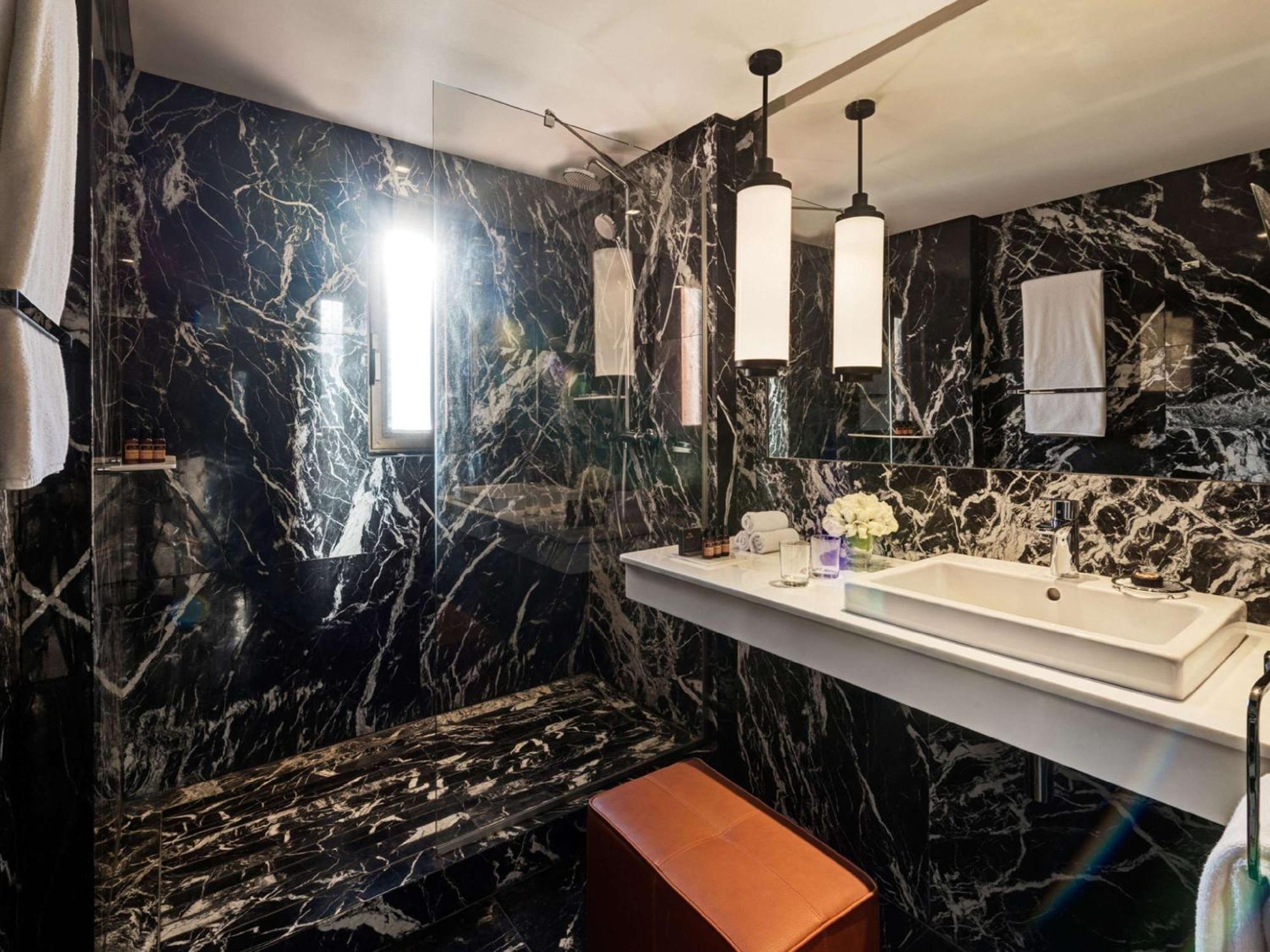 Moevenpick Hotel Mansour Eddahbi Marrakech Marrakesh Esterno foto Bathroom