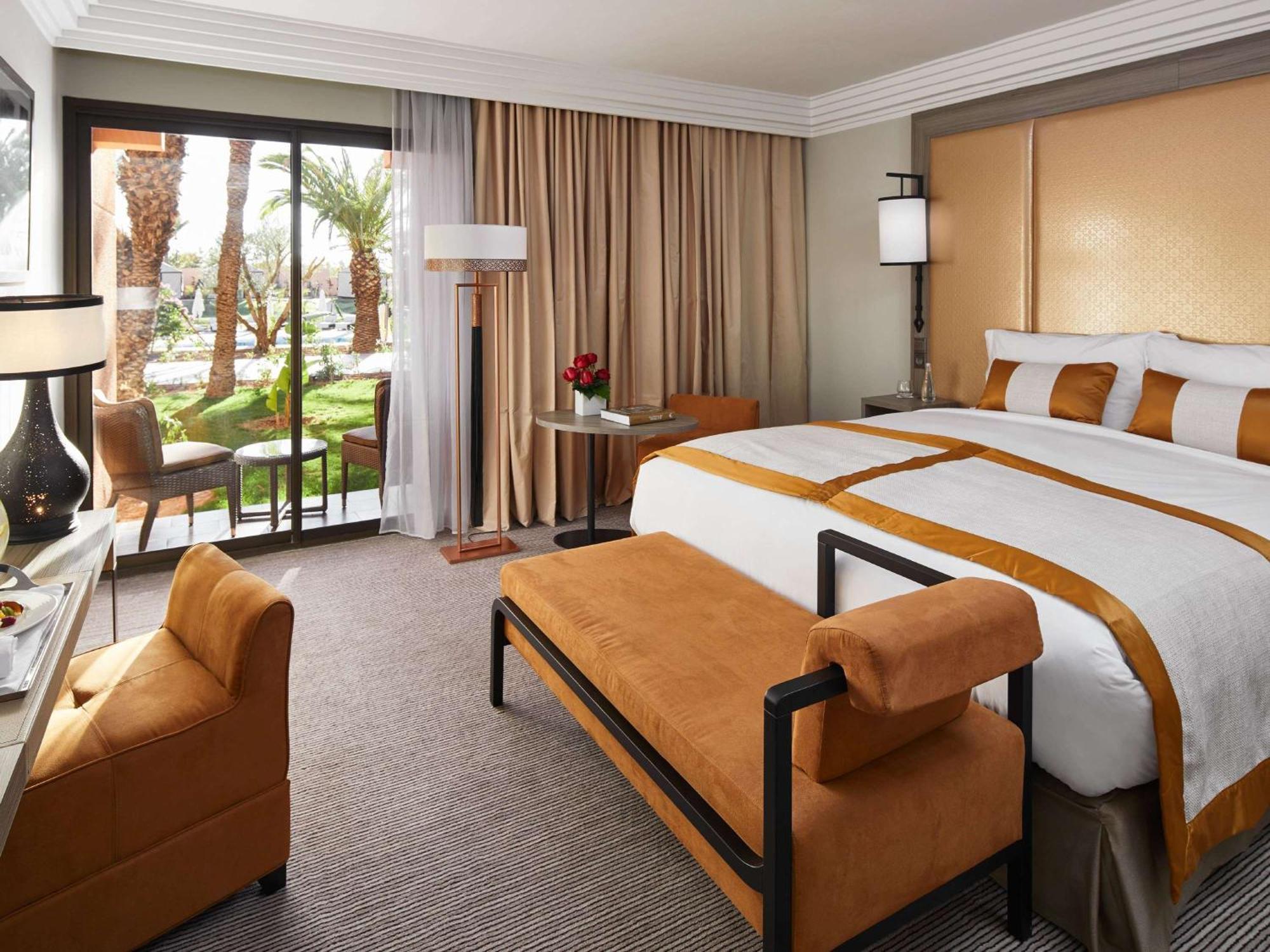 Moevenpick Hotel Mansour Eddahbi Marrakech Marrakesh Esterno foto A room at the Royal Mirage